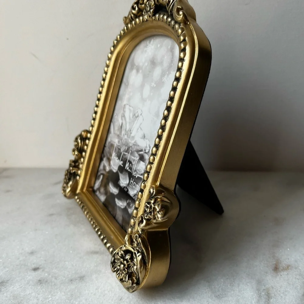 Nicole Miller Home Gold Ornate Picture Frame for 4”x6” photo